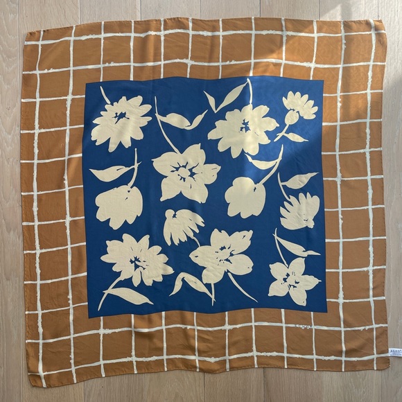 Echo Vintage Silk Scarf - Picture 2 of 10